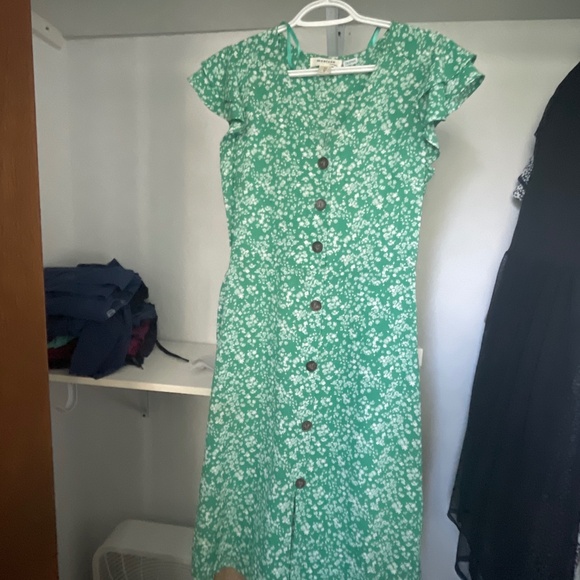 Green and white dress - Picture 1 of 1